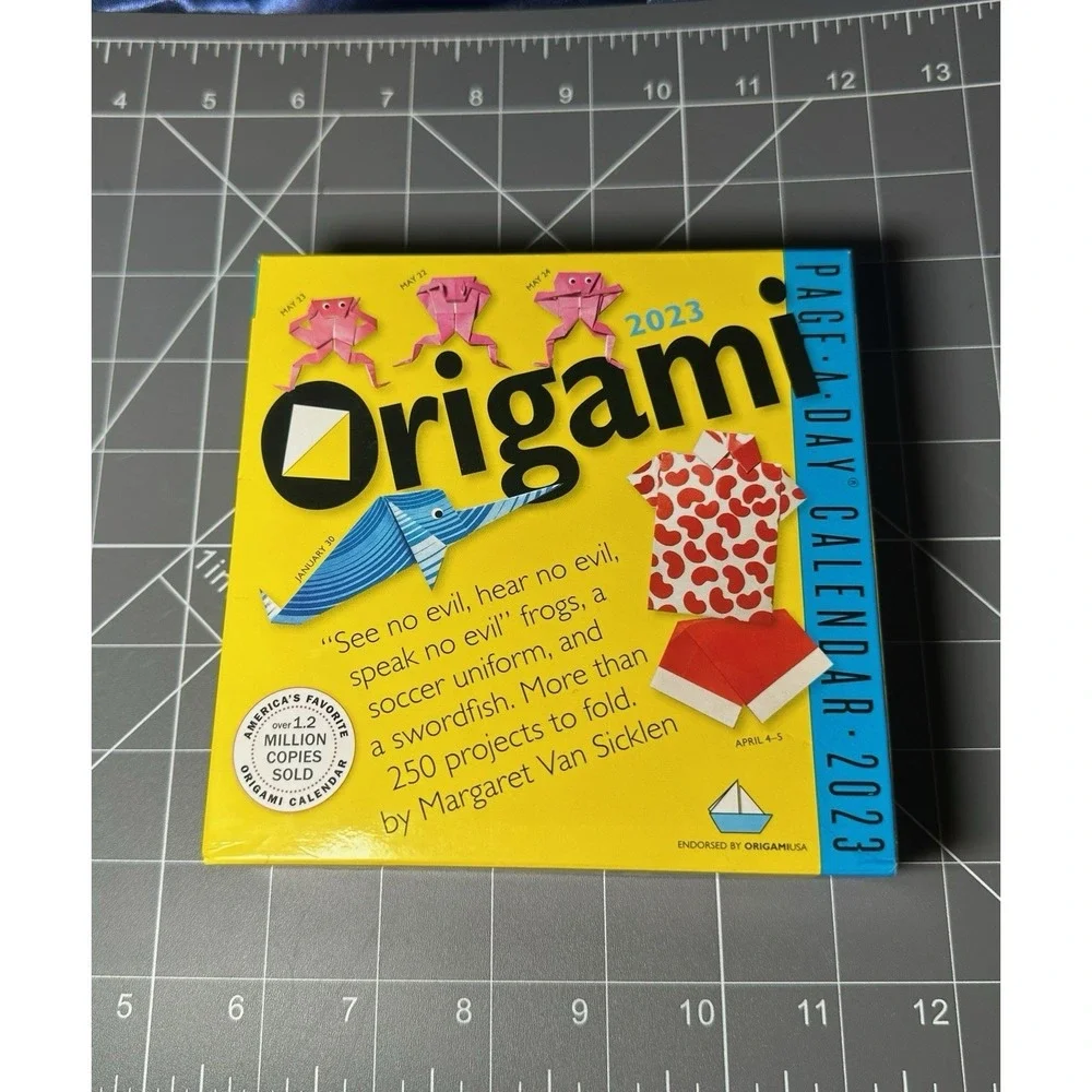 Origami Page-A-Day Calendar 2023: More Than 250 Projects to Fold (Calendar) NEW
